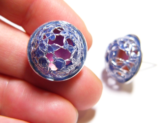 button earrings periwinkle, raspberry hand